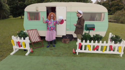 Taskmaster Season 3 Episode 2 - Burying a Backpacker