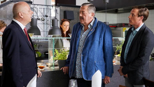 Die Rosenheim-Cops Season 18 Episode 21 - One cook too many