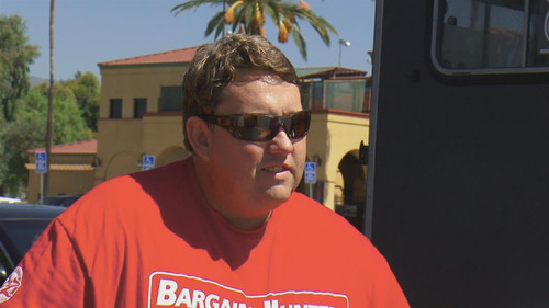 Storage Wars Season 9 Episode 1 - Mexican Grand Off
