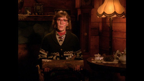 Log Lady Introduction - S02E21 still