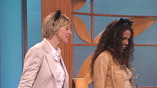 Halle Berry, Tom Selleck still