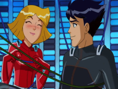 Totally Spies! Season 6 Episode 22 - Baddies on a Blimp!