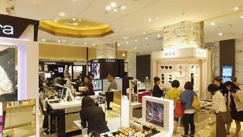 Document 72 Hours Season 9 Episode 16 - The Women on the Cosmetics Floor