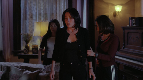 Charmed Season 1 Episode 16 - Which Prue Is It, Anyway?