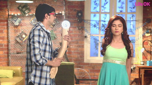 Bahu Hamari Rajni Kant Season 2 Episode 1 - Rajni Is 'Broken'