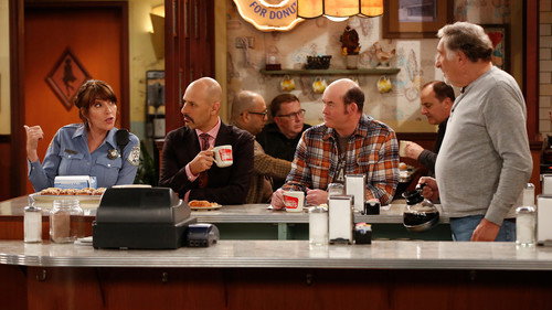 Superior Donuts Season 2 Episode 2 - Is There a Problem, Officer?