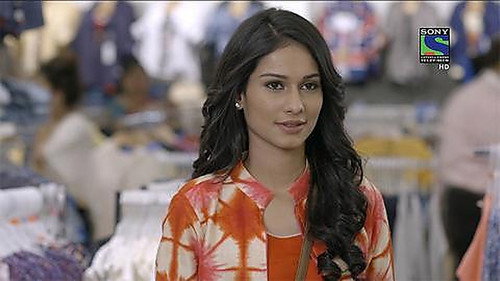 Arjun Introduces Jhanvi To Saanjh still