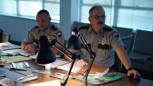 Homicide Hunter: American Detective Season 1 Episode 3 - Hazard Lights