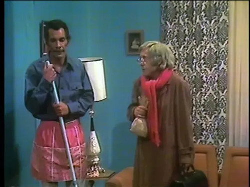 El Chavo del Ocho Season 1 Episode 9 - El Enfermo / Buena Vecindad (1972)