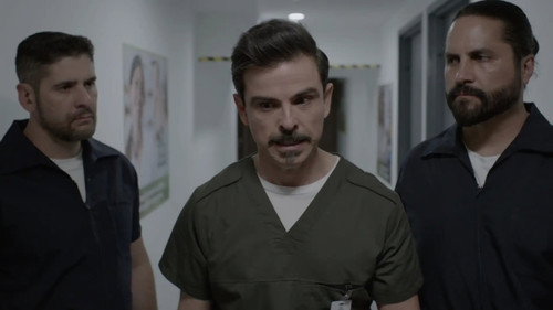 Un dolor en el corazón still
