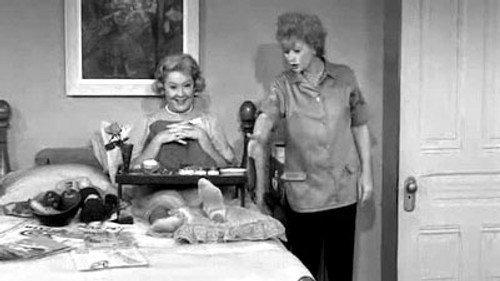 The Lucy Show Season 1 Episode 10 - Vivian Sues Lucy