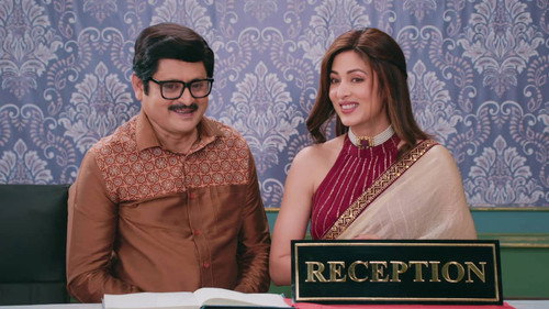 Angoori’s Glasses and the Resort’s New Guest still