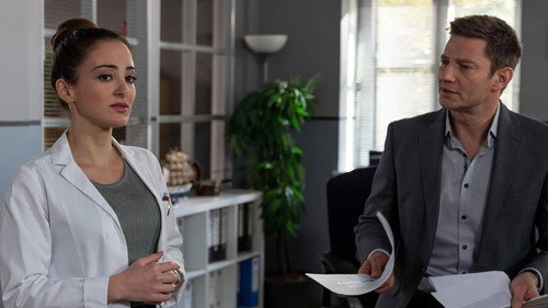 Die Rosenheim-Cops Season 21 Episode 26 - Something's in the air