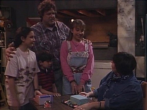 Roseanne Season 2 Episode 24 - Happy Birthday