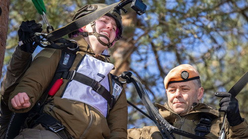Kompani Lauritzen: Tropp Season 3 Episode 5 - Exercise tower jump