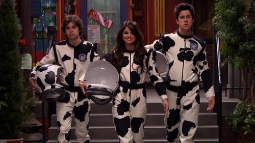 Wizards of Waverly Place Season 4 Episode 17 - Wizards vs. Asteroid