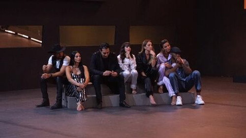 En Suspenso still