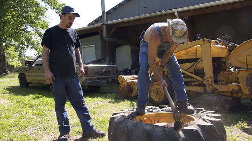Moonshiners Season 2 Episode 1 - Rise 'n Shine!