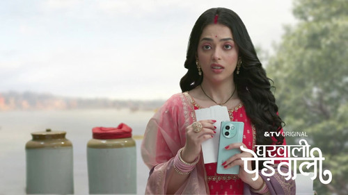 Latika and Saavi Write Love Letters to Jeetu