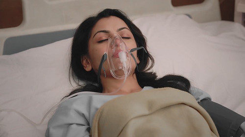 Virat saves Amu's life