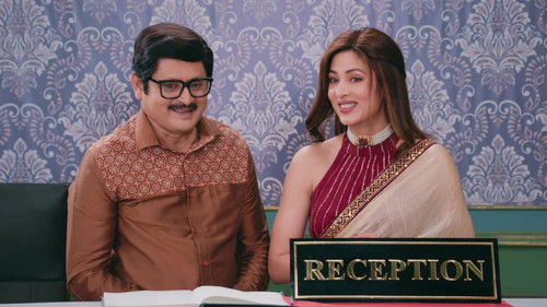 Angoori’s Glasses and the Resort’s New Guest