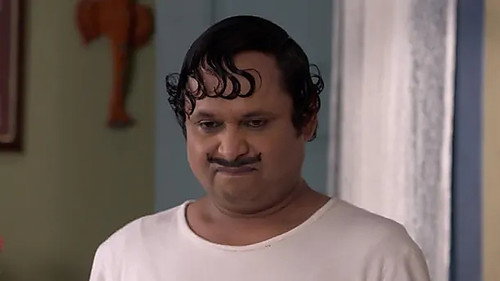 Amma has ice-cream with the family - Happu Ki Ultan Paltan